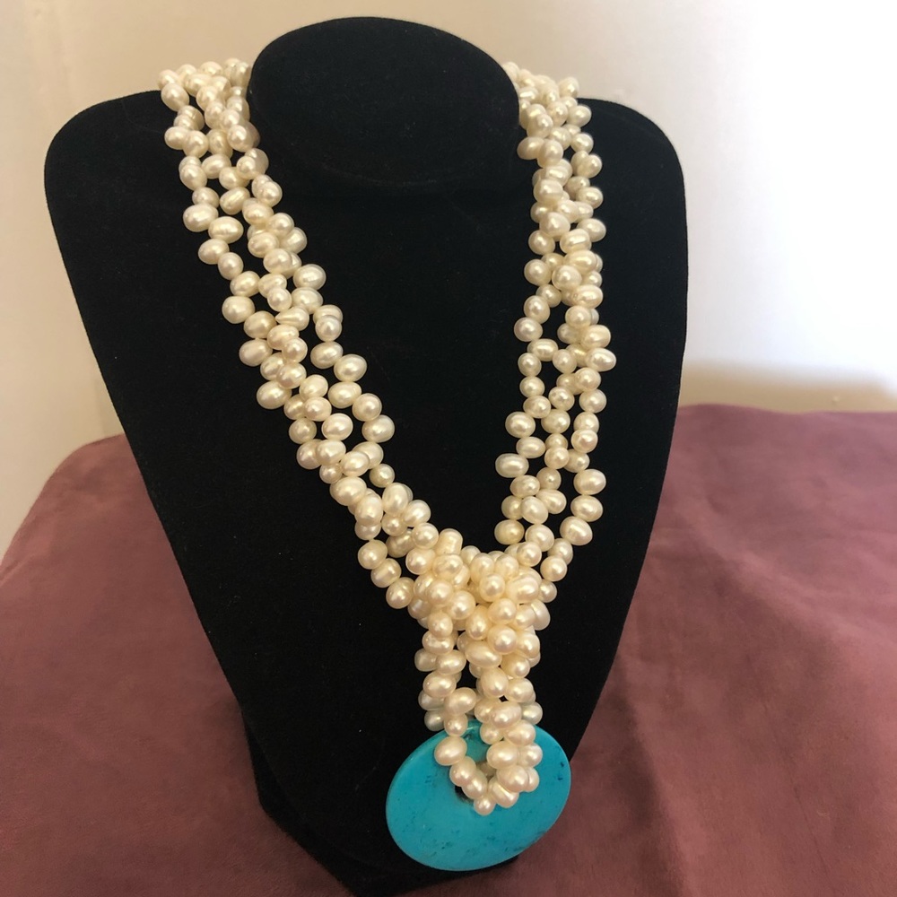 Chunky pearl statement necklace